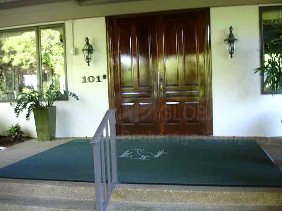 WILDERNESS COUNTRY CLUB Clubhouse Entrance